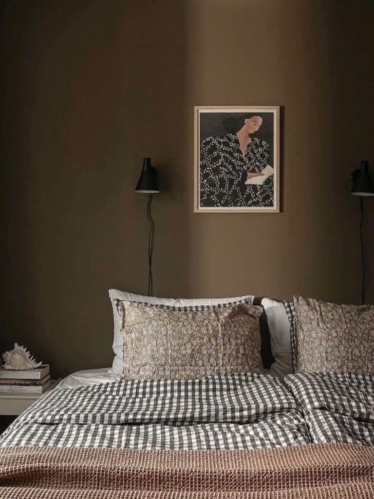 Small bedroom with a wall-mounted lamp above the bed.