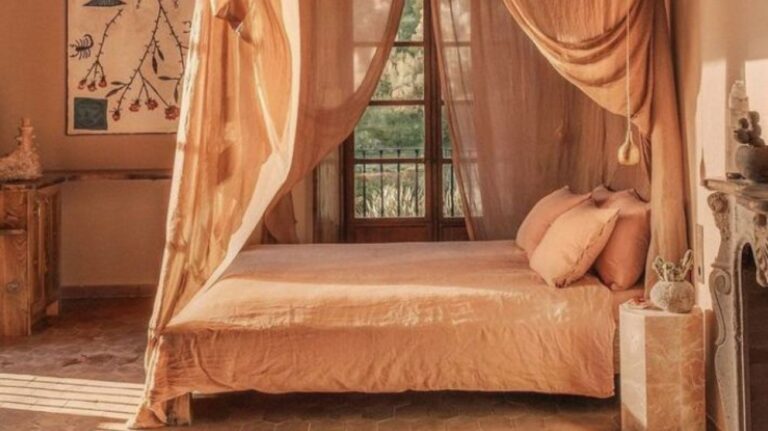 Bedroom Curtain Ideas: How to Choose What to Hang and Where