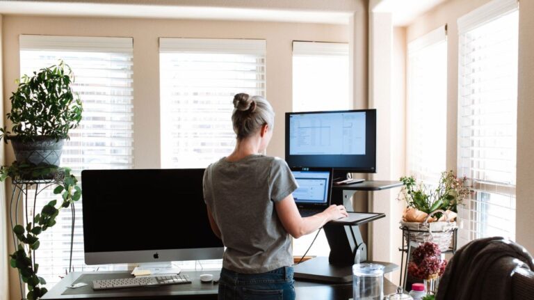 Standing Desk Home Office: The Health Case, and How to Make It Beautiful